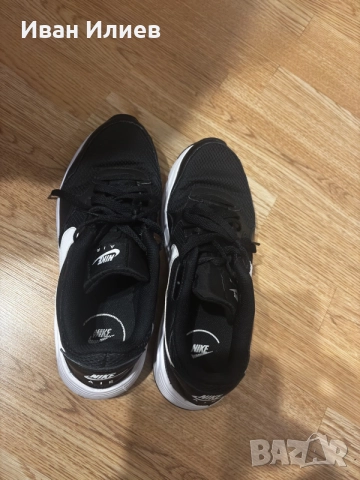 Маратонки Nike Air 42 номер, снимка 3 - Спортни обувки - 56716538