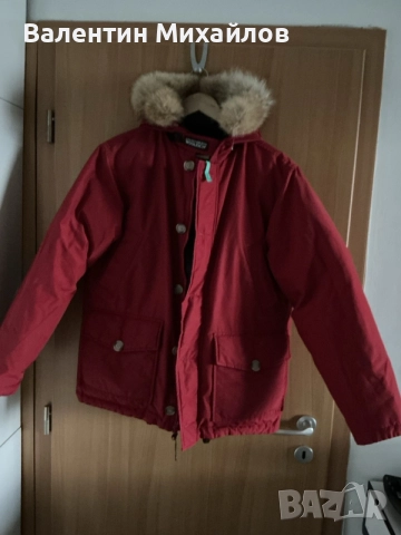 Продавам запазена парка Woolrich с две лица 