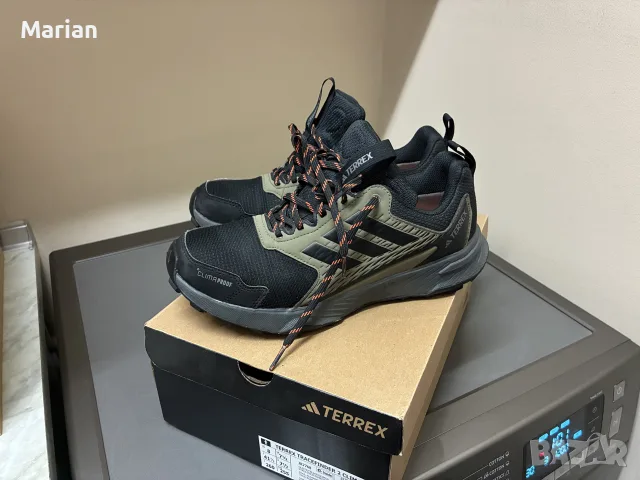 спортни обувки ADIDAS , снимка 2 - Спортни обувки - 56604921