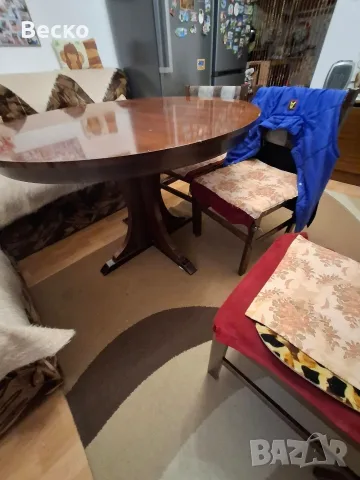 Продавам кръгла маса.Диаметър 112 см.Височина 70 см.