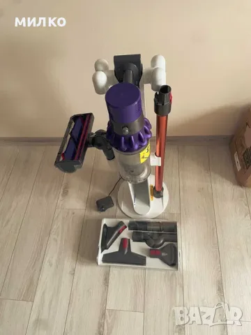 Вертикална прахосмукачка + Док станция Dyson V10