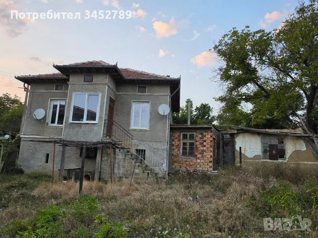 Продава се двуетажна къща с двор., снимка 3 - Къщи - 56728206