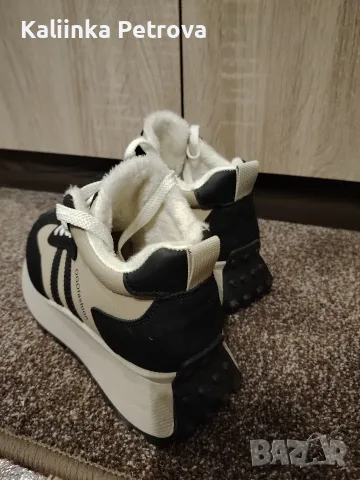 Дамски зимни кецове. 