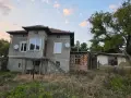 Продава се двуетажна къща с двор., снимка 3