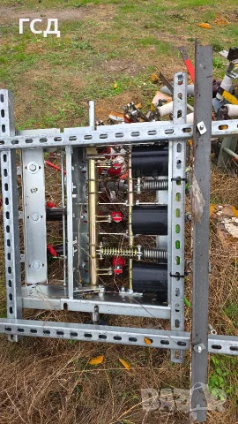 Вакуумен прекъсвач / Мощностен разединител за средно напрежение (24 kV) – отлично състояние.