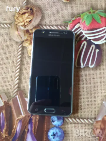продавам телефон Samsung j5