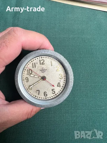 Продавам руски  танков часовник