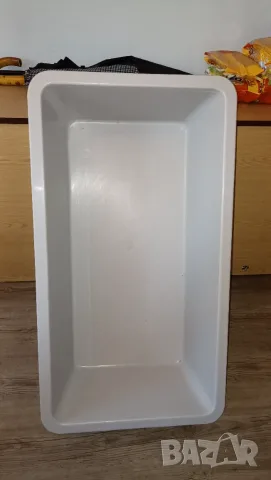 Продавам PVC пластмасово корито 70 × 30 × 18 см
