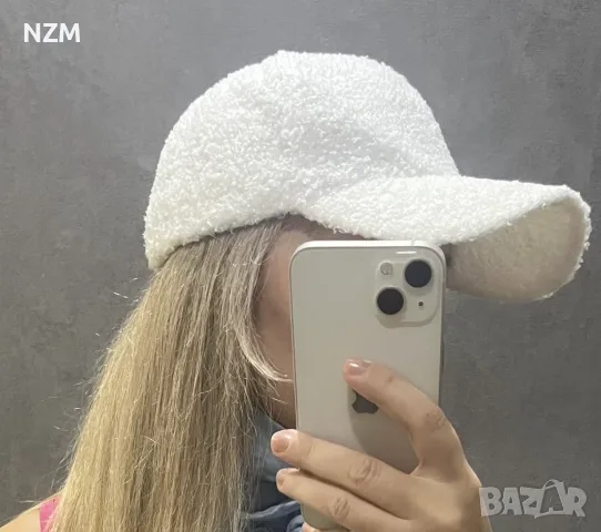 нова шапка с козирка 