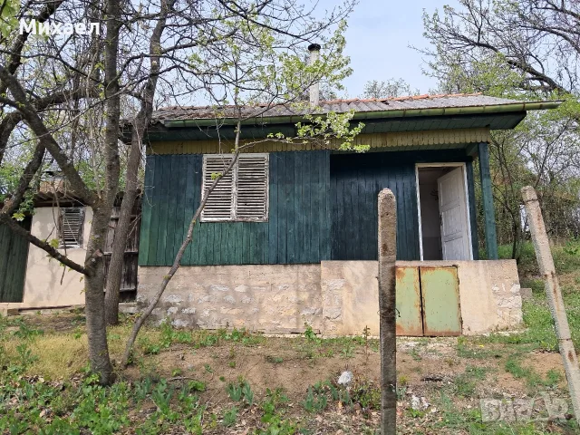 🏡 Бунгало с прекрасна гледка към Врачанския Балкан – вилна зона „Лиляшка могила“
Продава се бунгал