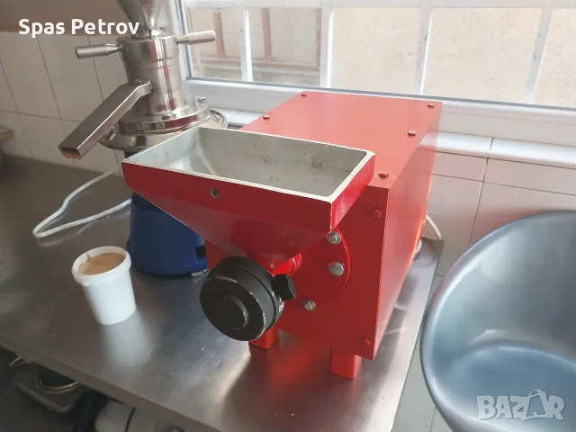 мелница, машина за тахан 