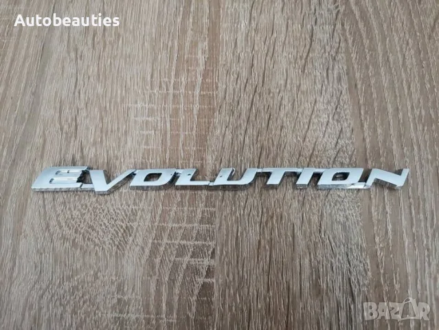 сребрист надпис Mitsubishi Evolution
