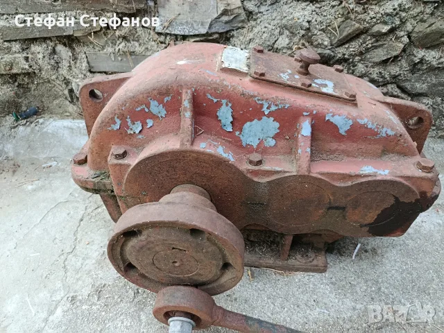 редуктор вх вал 38мм изходящ 55мм предавателно число 1:50 общо тегло 92кг