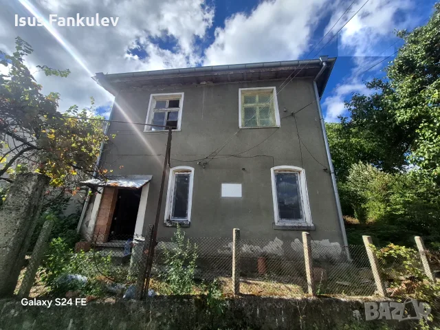 Продава се двуетажна къща в Малко Търново, близо до центъра