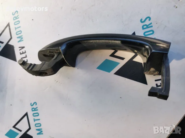 1K0837205E Външна дръжка на предна лява врата Volkswagen Черен корпус; метален монтажен носач за