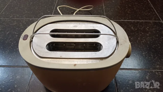 Продавам тостер Philips Essence HD2580, 830 W, снимка 4 - Тостери - 56572615