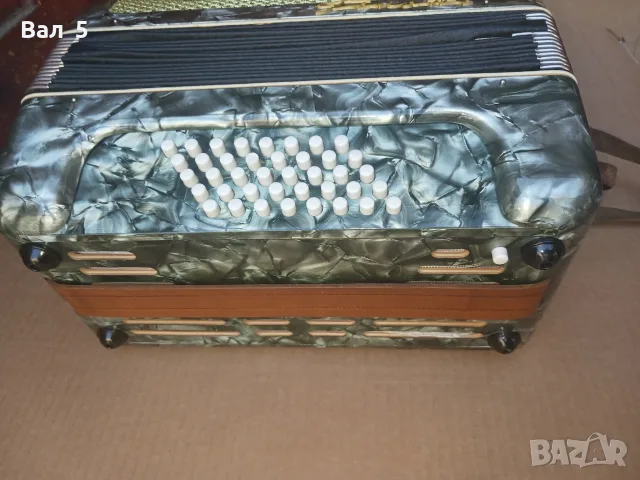 Акордеон FEROTTI  40 баса , с куфар, снимка 4 - Акордеони - 56737970