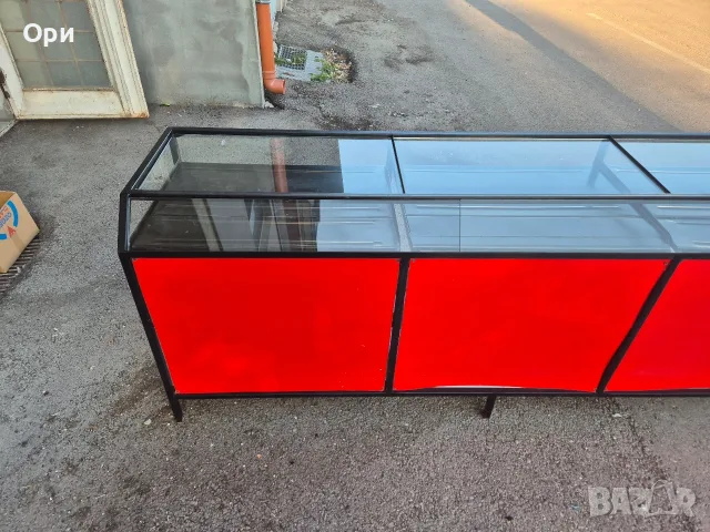Метална търговска витрина, снимка 2 - Стелажи и щандове - 56655448