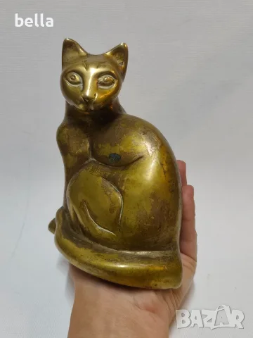 Масивна бронзова фигура на котка 