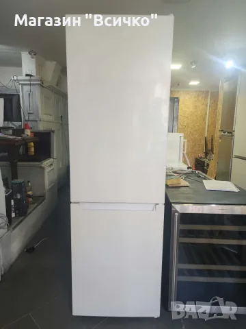 Продавам хладилник с фризер Indesit LR8 S1 W – 339 литра
