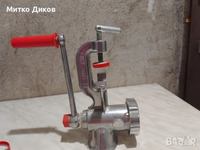 ръчна алуминиева месомелачка от времето на СССР  ГОСТ 4025-83 с винтова скоба за закрепване към маса
