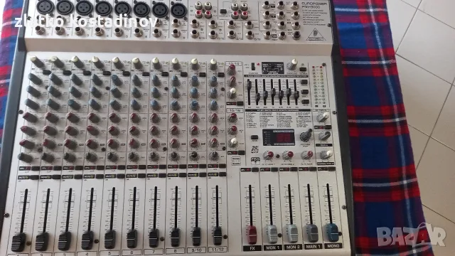 Power mixer Behringer 