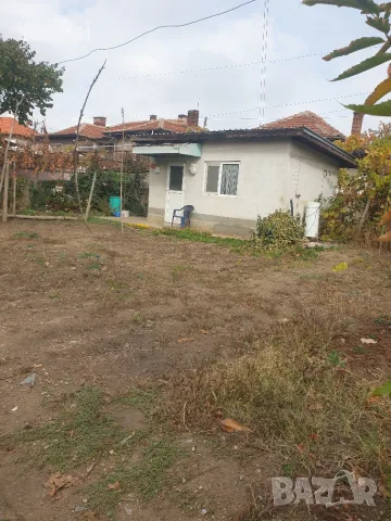 Къща между 2 улици, с 691 квадратни метра двор