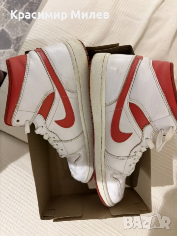 NIKE Jordan 1 Mid SE
Дюн Червено, снимка 2 - Кецове - 56624426