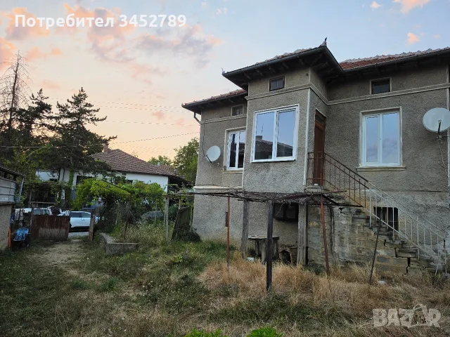 Продава се двуетажна къща с двор., снимка 5 - Къщи - 56728206