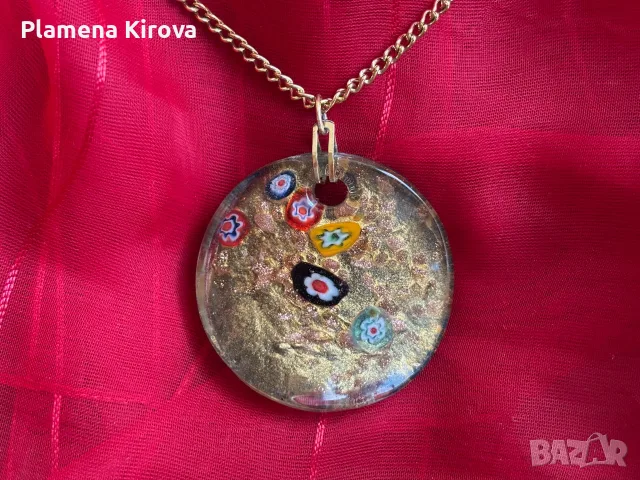 Кръгъл медальон от муранско стъкло с дълга верижка