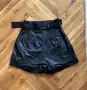 Кожени къси панталонки Guess, снимка 2
