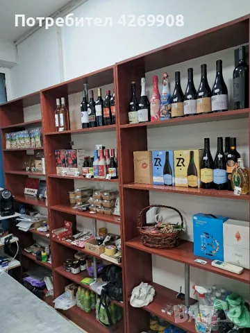 Продавам дървени рафтове 