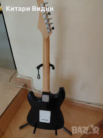 Продавам електрическа китара C.Giant , снимка 5 - Китари - 56744874