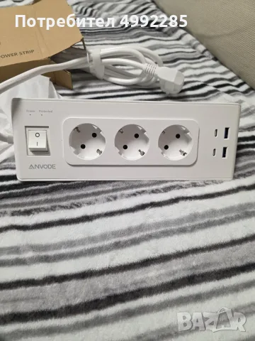 Разклонител с USB и USB-C – бял и черен