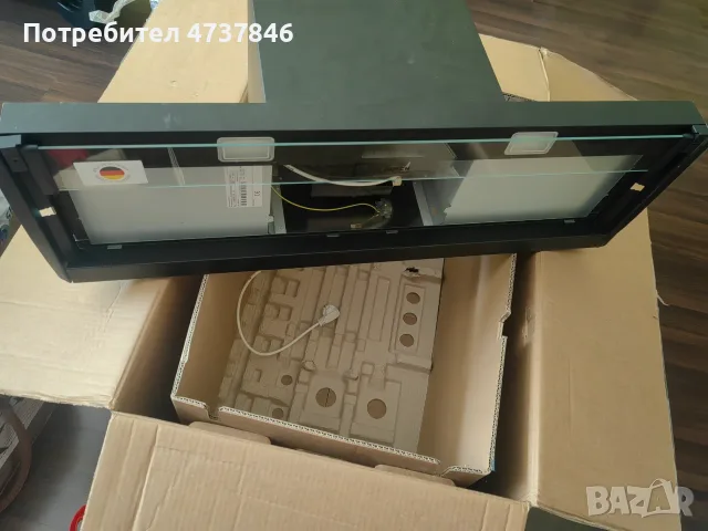 Продавам кухненски аспиратор Bosch DBB95CC60/01, произведен в Германия, с елегантен черен дизайн 