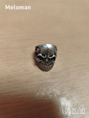 Продавам пръстен с череп 