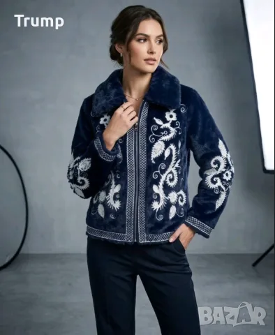 Късо есенно палто, бели бродирани елементи, цвят тъмносин 