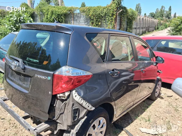 Toyota Verso S на части