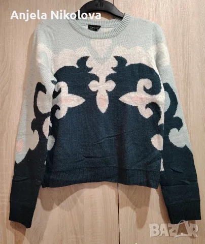 Пуловер на английската марка Topshop