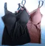 2 бр. безшевни потници с подплънки, снимка 1