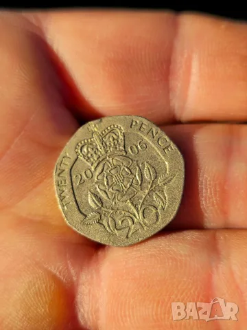 20 пенса Англия 2006г Дефект, снимка 2 - Нумизматика и бонистика - 56632945