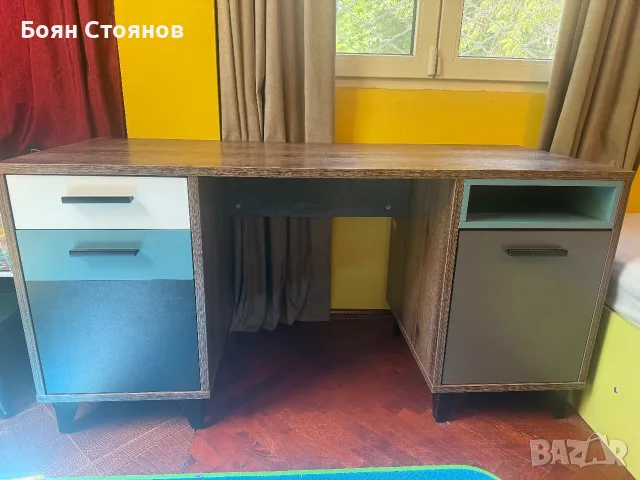 ДЕТСКО БЮРО РАВЕН С 2 ВРАТИ И 2 ЧЕКМЕДЖЕТА 150/60/74 СМ