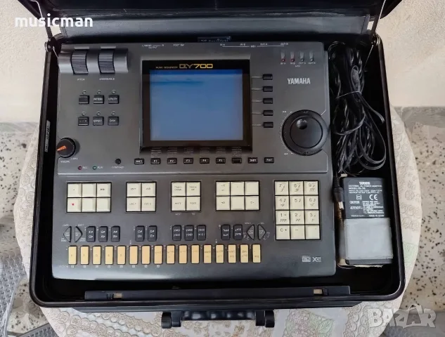 Yamaha QY-700 Music Seguencer