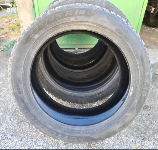 Зимни гуми 235/45 R18  2бр Pirelli и 2 бр Hankook
