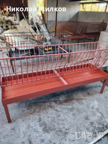 Изработвам ясли за овце. 