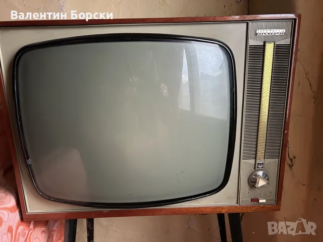 ретро телевизор с крачета 