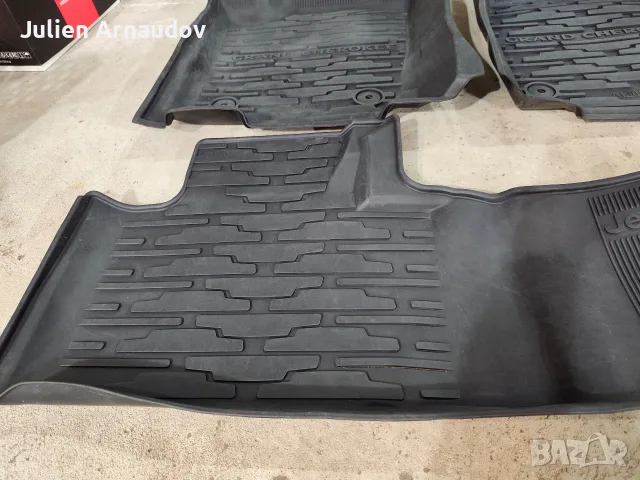 Оригинални стелки Jeep Grand Cherokee , снимка 4 - Аксесоари и консумативи - 56722132
