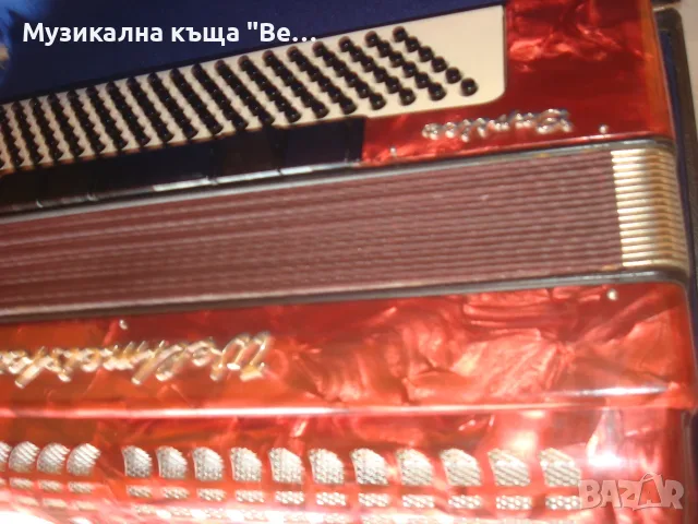 Акордеон Велтмайстер Каприче 120 баса с куфар, снимка 3 - Акордеони - 56582622