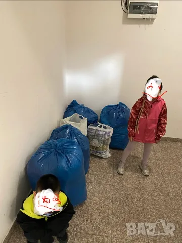 Дрехи, играчки, обувки