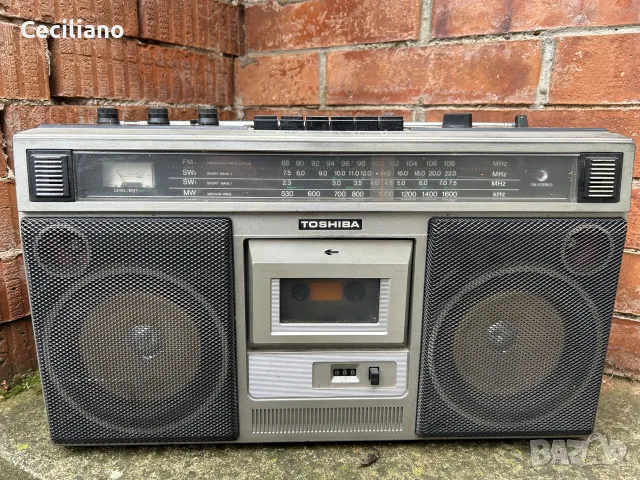 Toshiba Rt-8140s BomBeat7 -радиокасетофон.